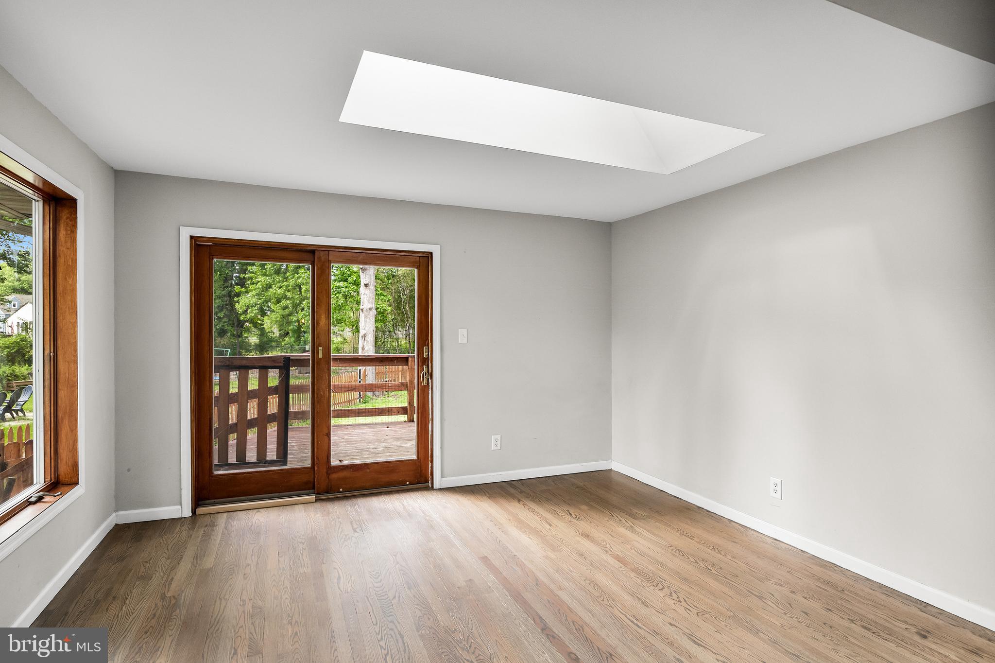 959 W KINGS HIGHWAY