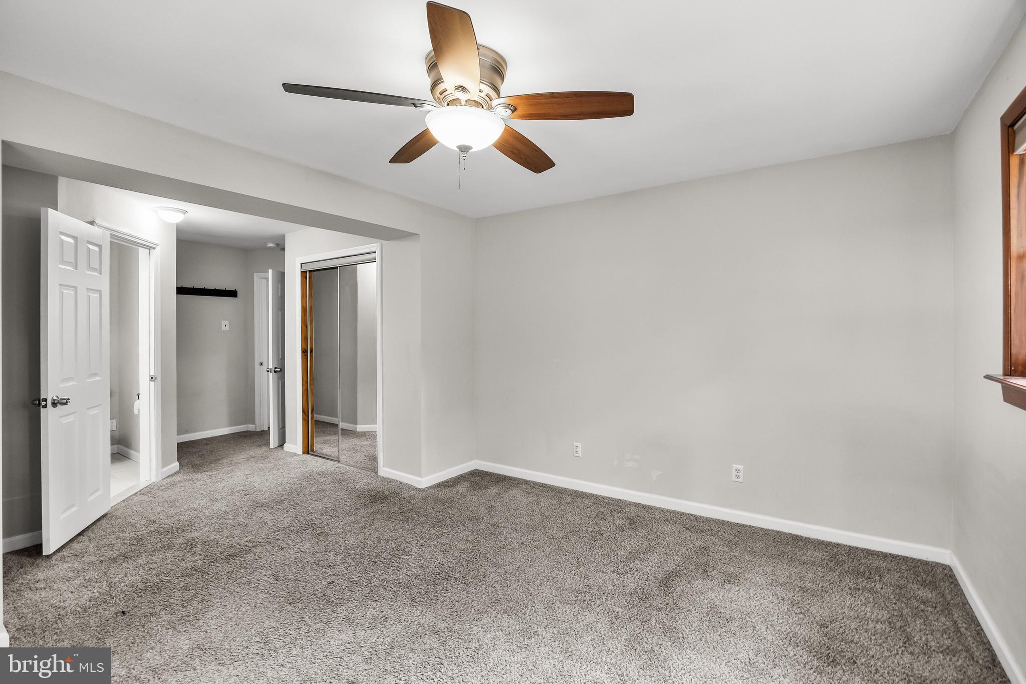 959 W KINGS HIGHWAY