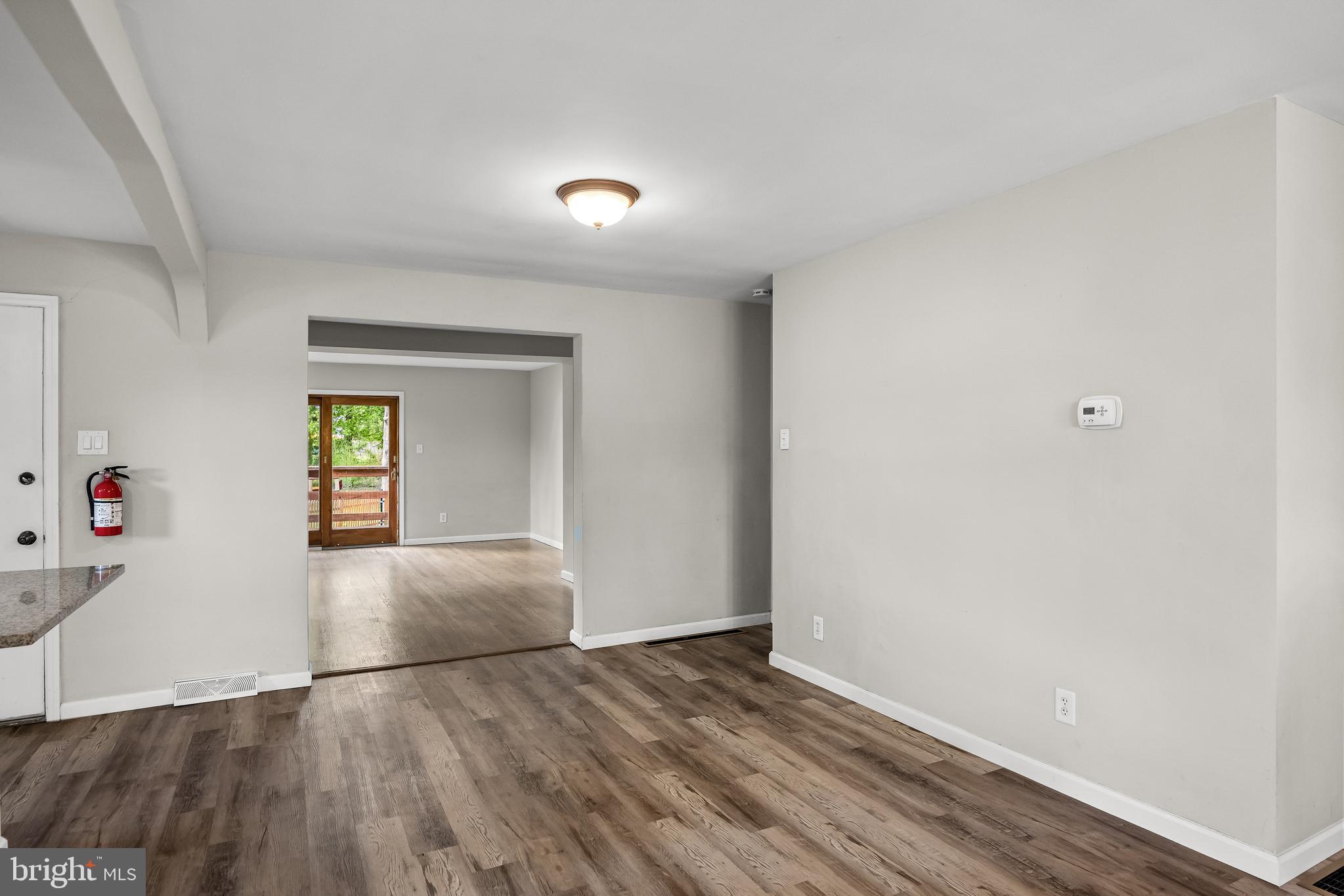 959 W KINGS HIGHWAY