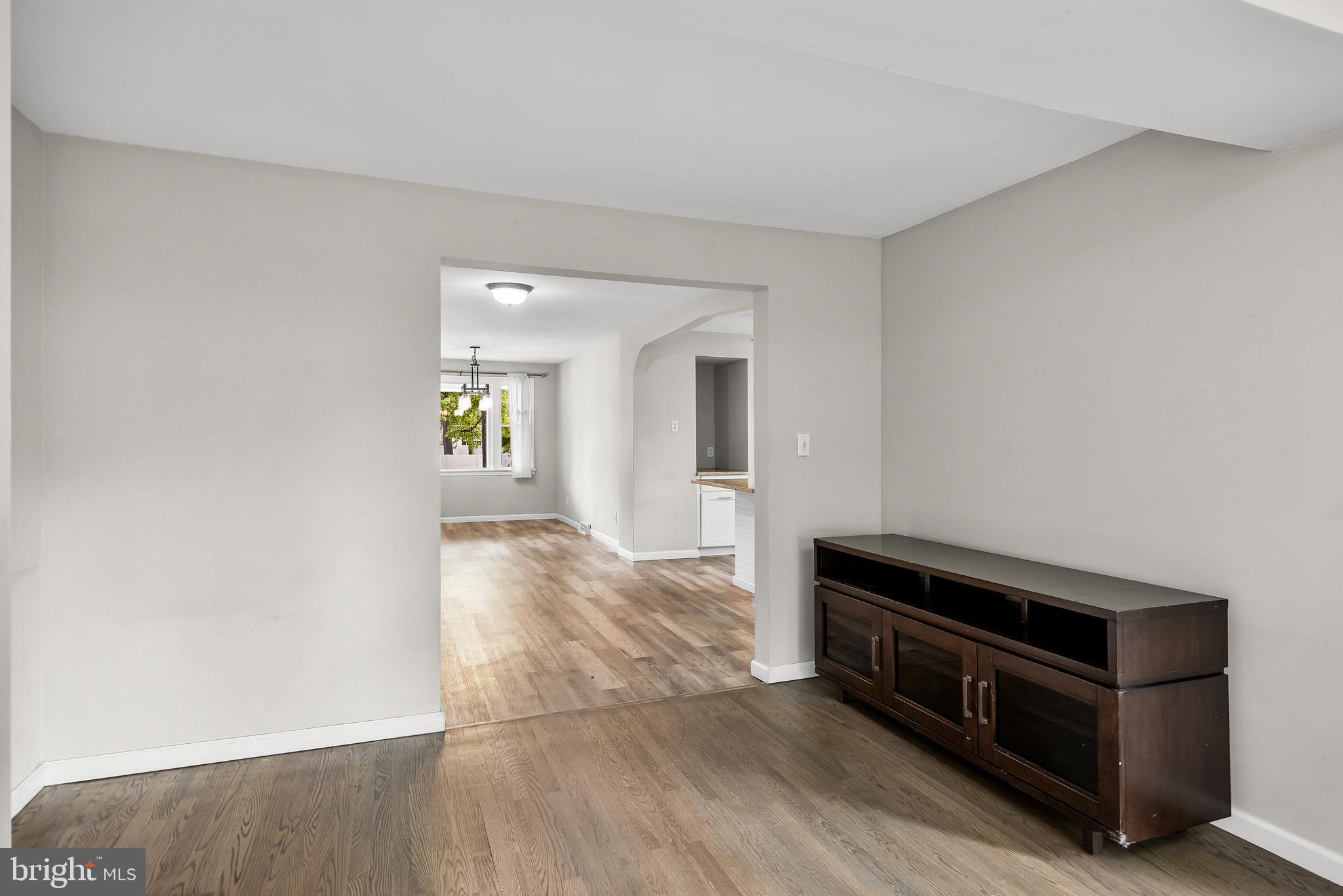 959 W KINGS HIGHWAY