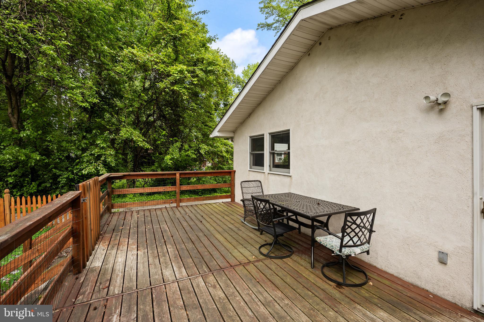959 W KINGS HIGHWAY