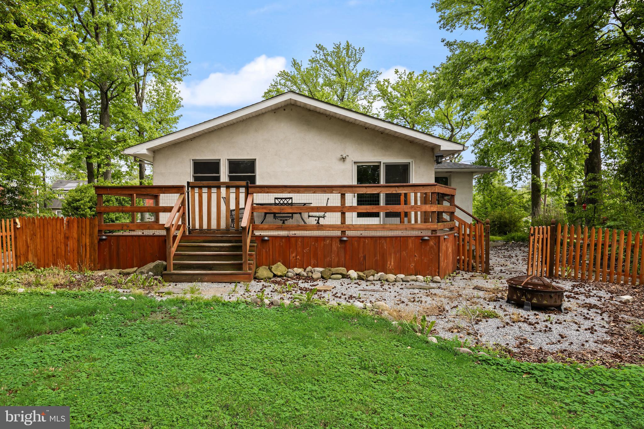 959 W KINGS HIGHWAY