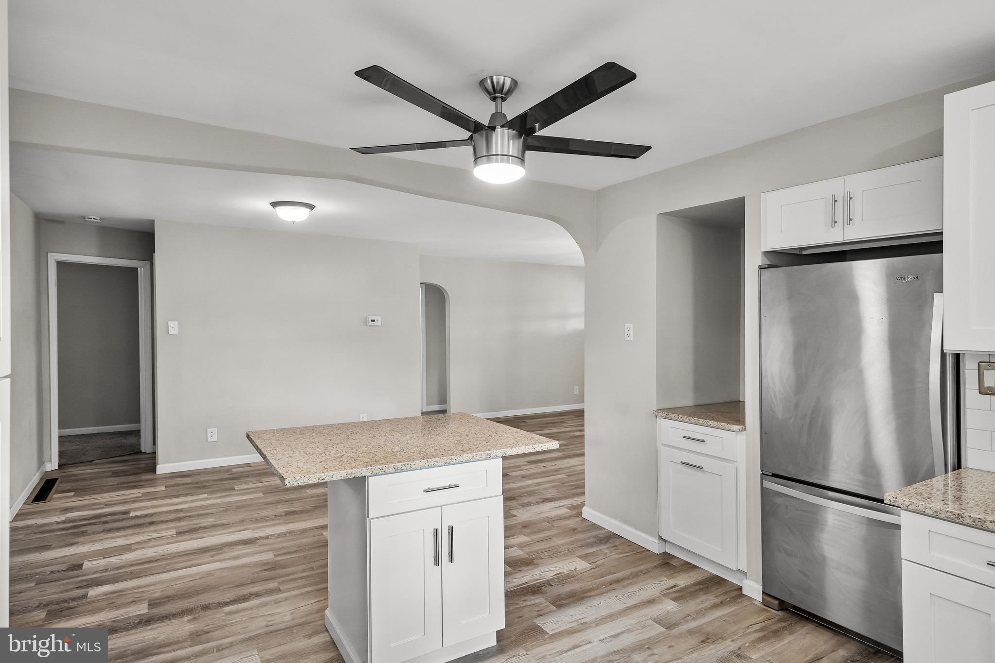 959 W KINGS HIGHWAY