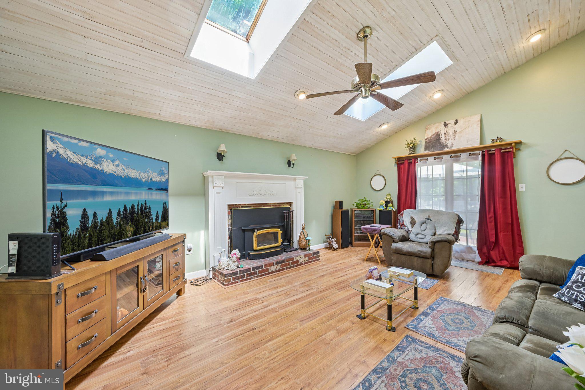 18 PINE GLEN DRIVE