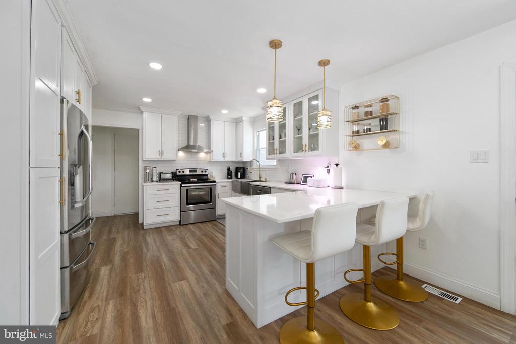 606 EASTWOOD DRIVE
