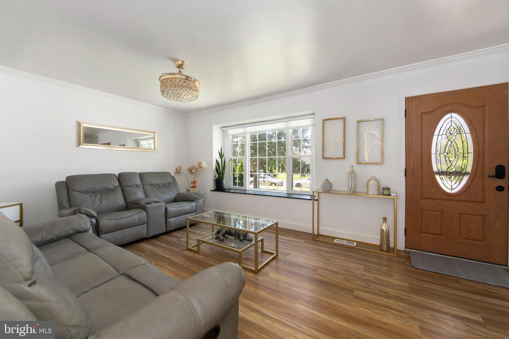 606 EASTWOOD DRIVE