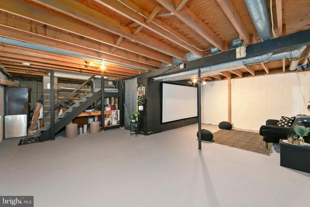606 EASTWOOD DRIVE