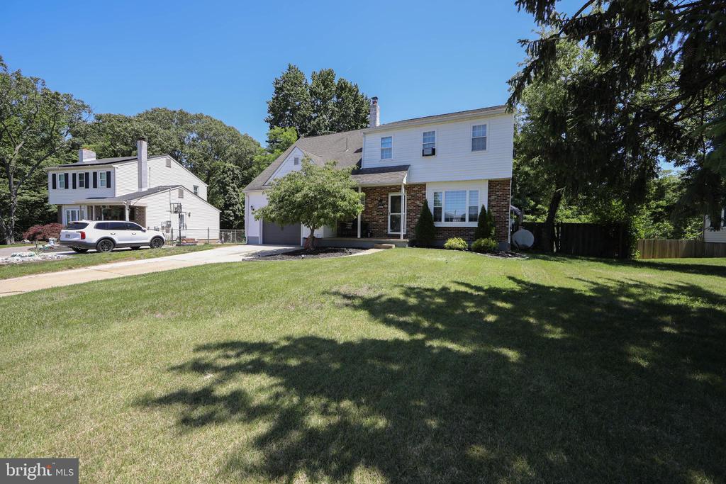 606 EASTWOOD DRIVE