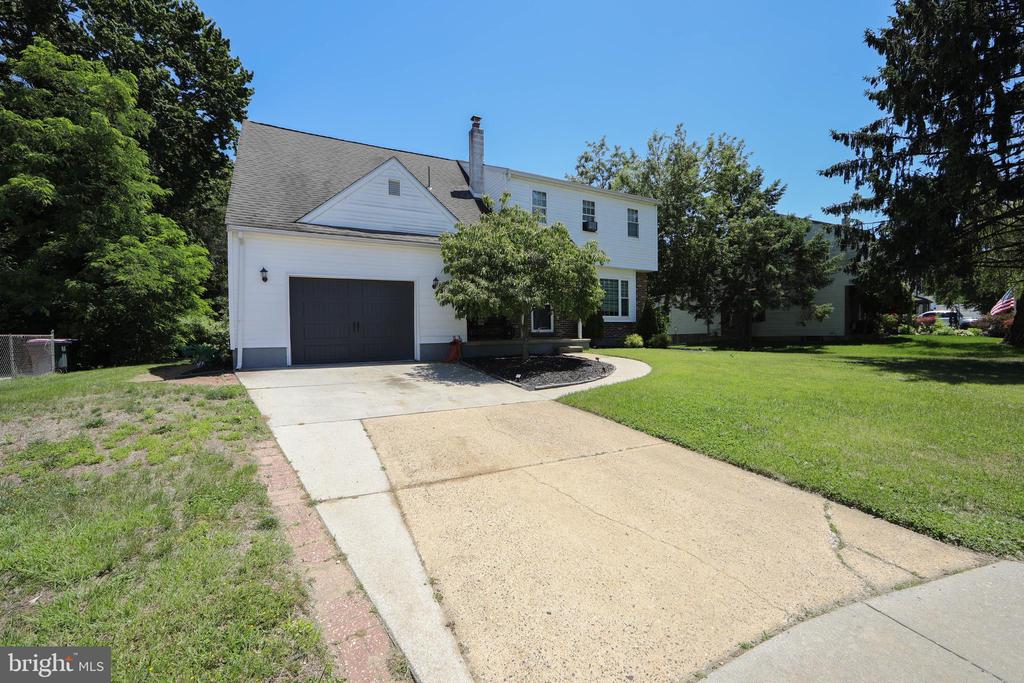 606 EASTWOOD DRIVE