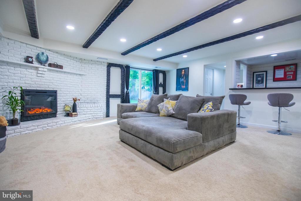 1028 CARDINAL LANE