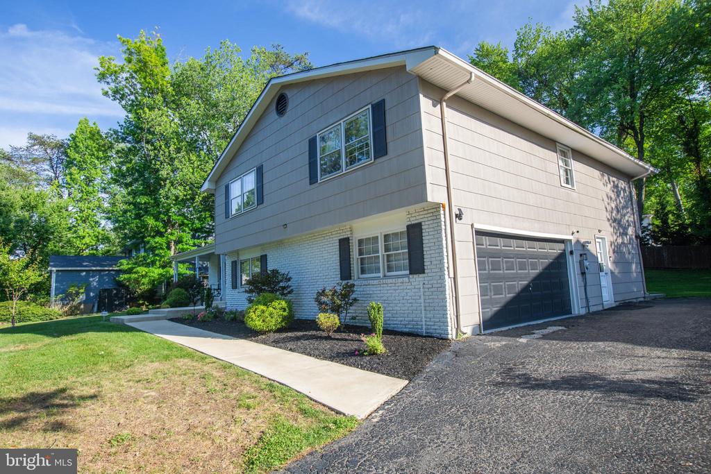 1028 CARDINAL LANE