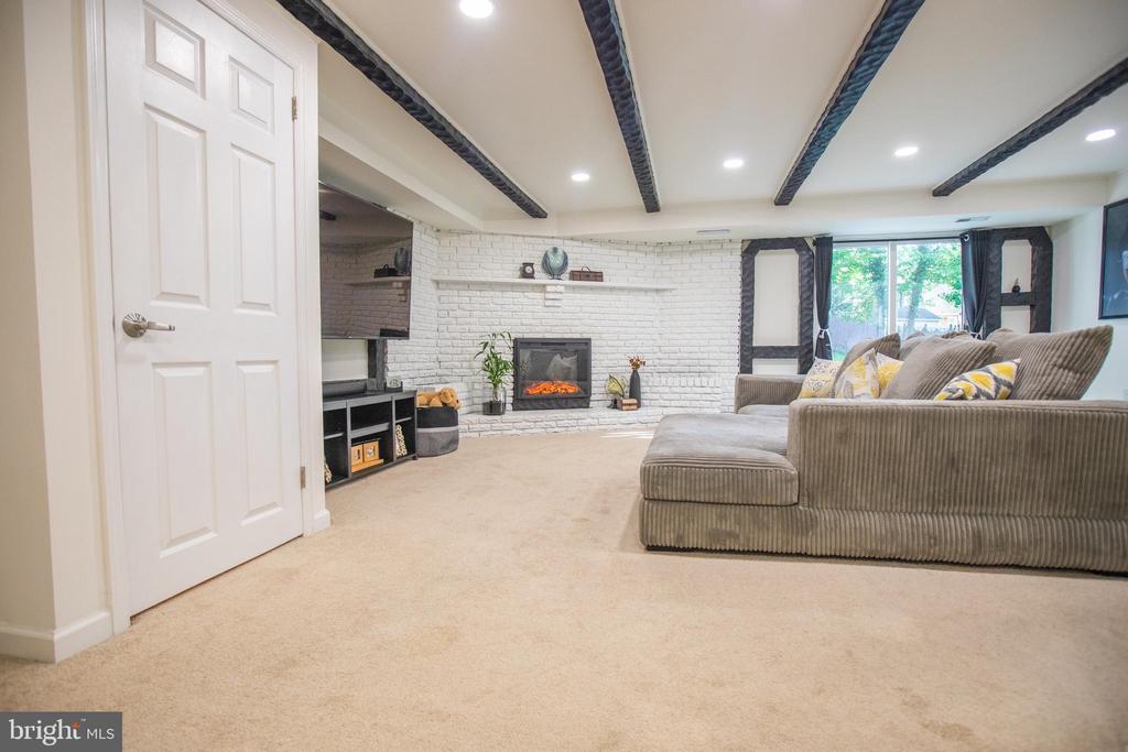 1028 CARDINAL LANE