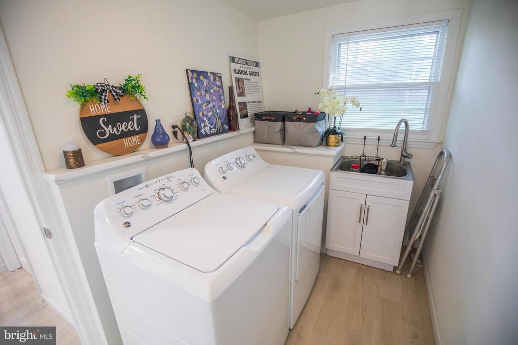 1028 CARDINAL LANE