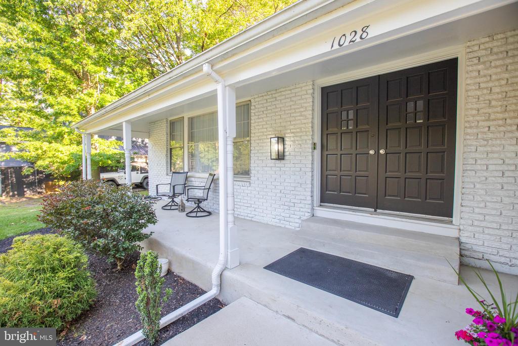 1028 CARDINAL LANE