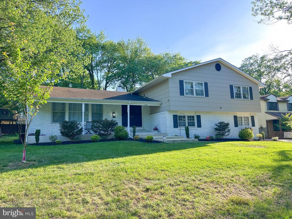 1028 CARDINAL LANE