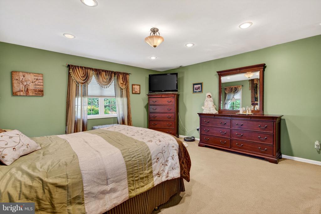 29 BROOKSTONE DRIVE
