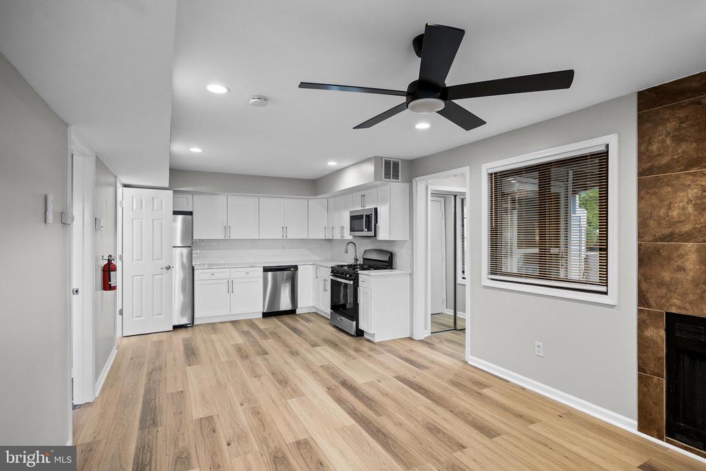 407 SHELBY COURT