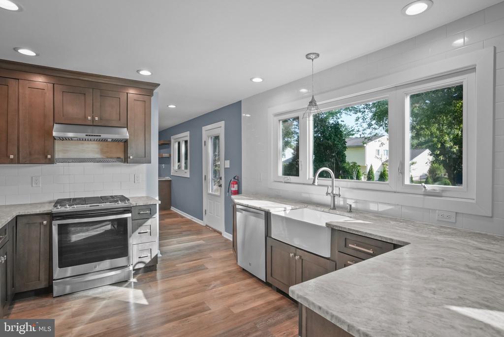1529 PLEASANT DRIVE
