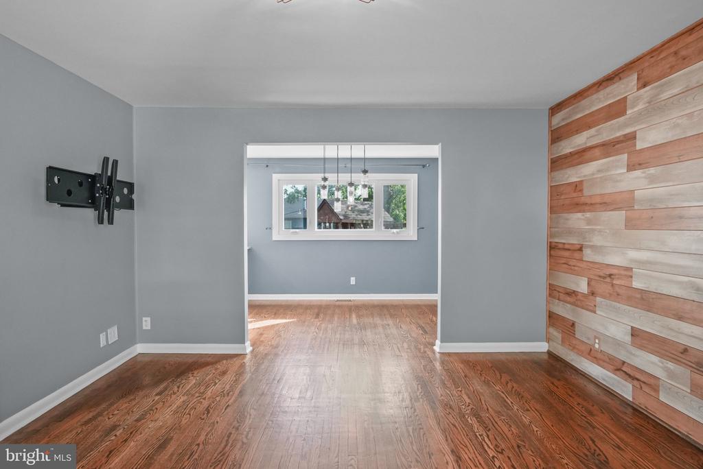 1529 PLEASANT DRIVE