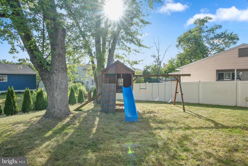1529 PLEASANT DRIVE