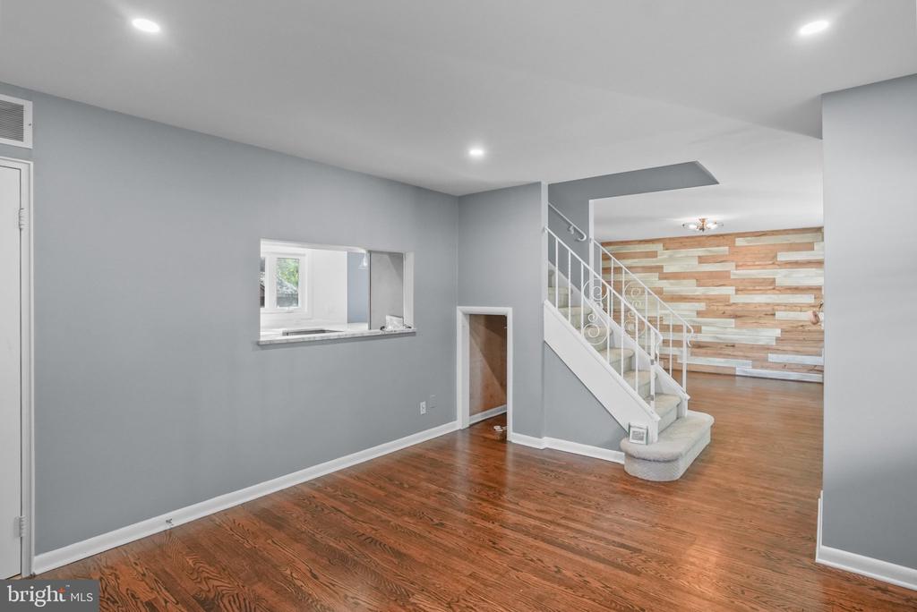 1529 PLEASANT DRIVE