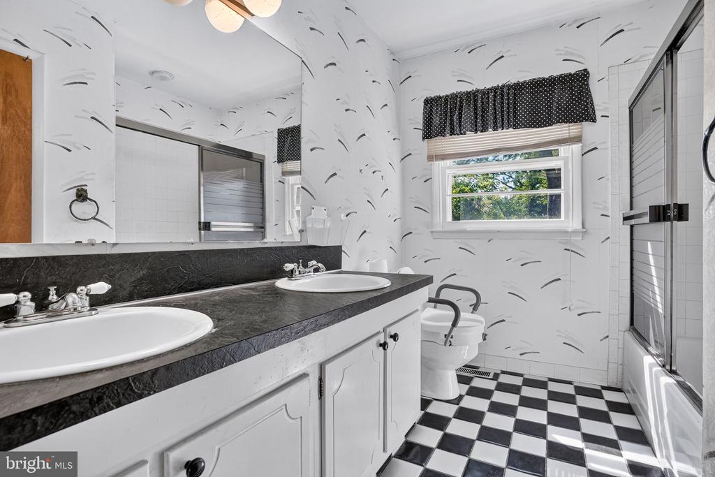 410 QUEEN ANNE ROAD