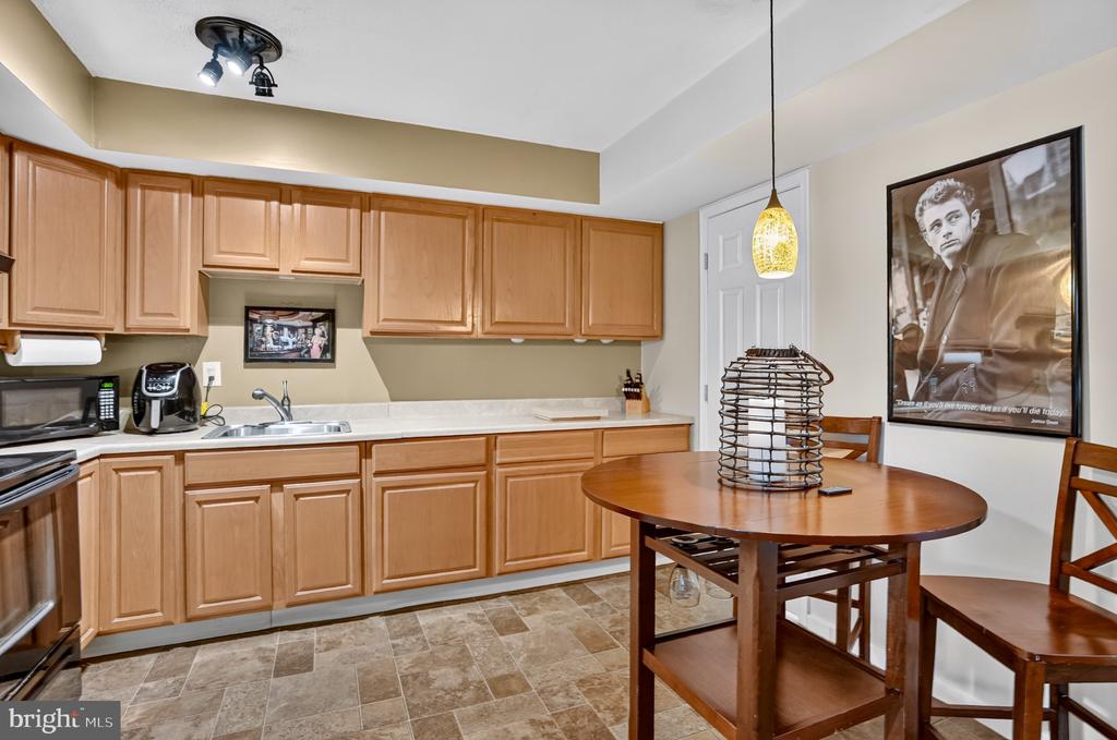 903 Berwyck Ct, -2411, United States