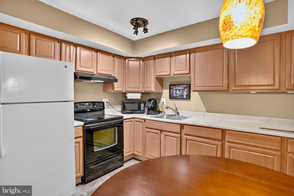 903 Berwyck Ct, -2411, United States