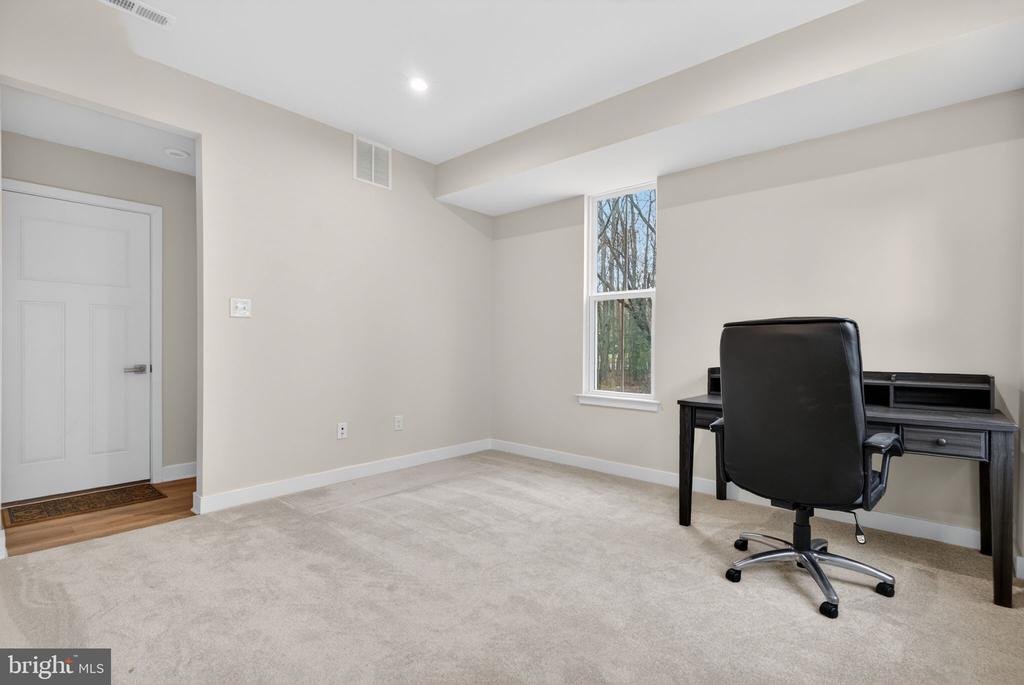 54 SIDNEY LANE