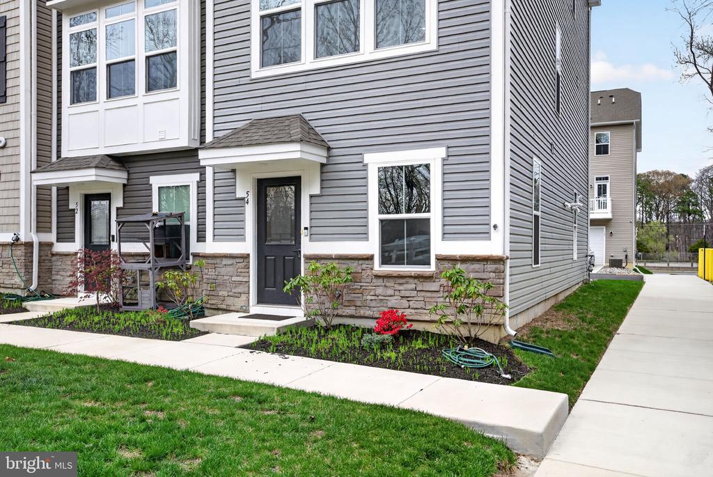 54 SIDNEY LANE