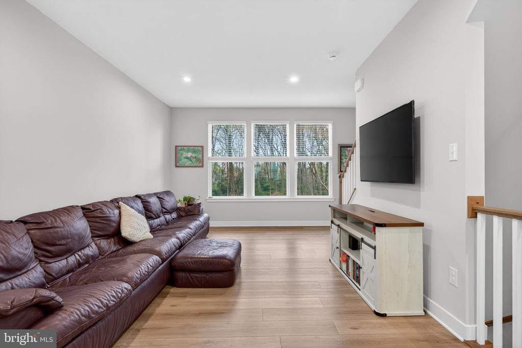 54 SIDNEY LANE