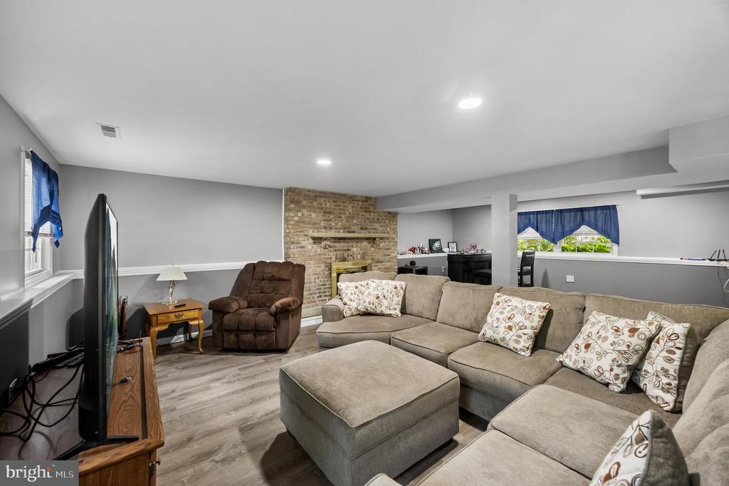 83 LINCOLN DRIVE