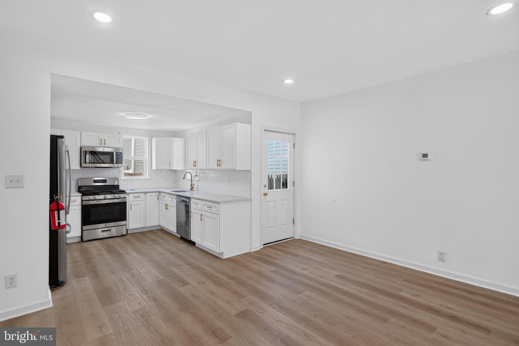 337 HUDSON STREET