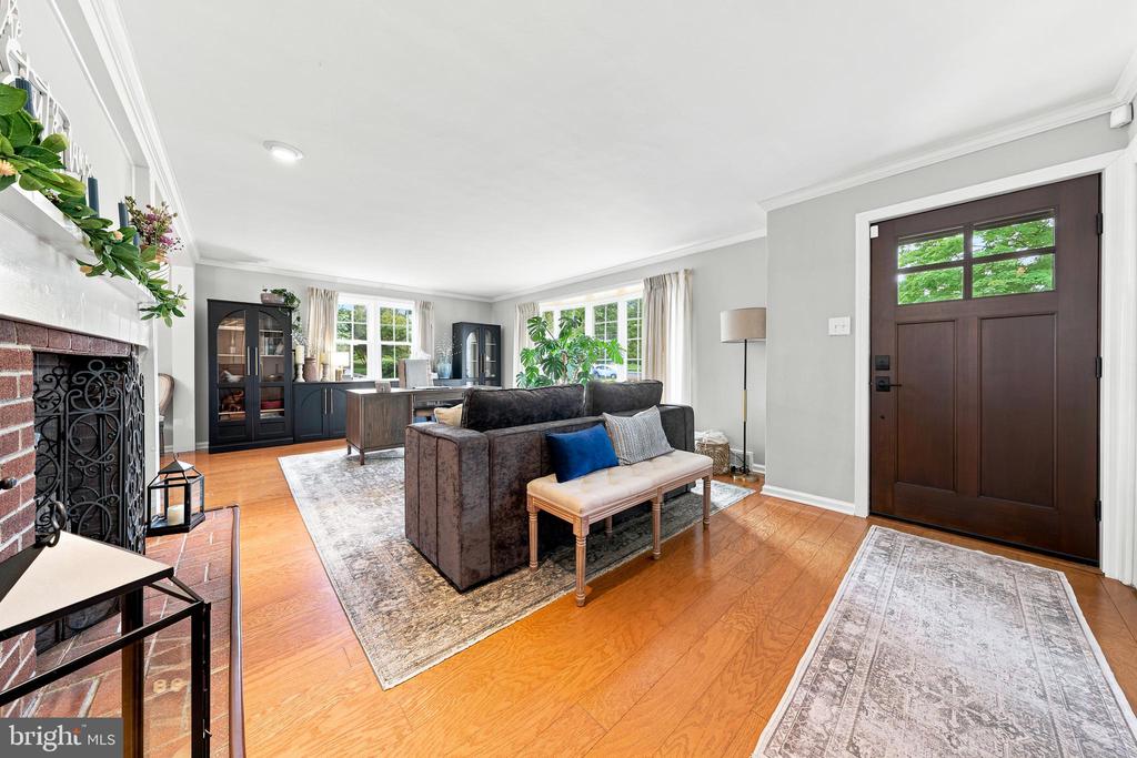 333 HUTCHINSON AVENUE