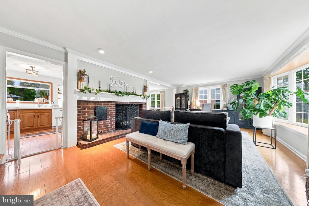 333 HUTCHINSON AVENUE