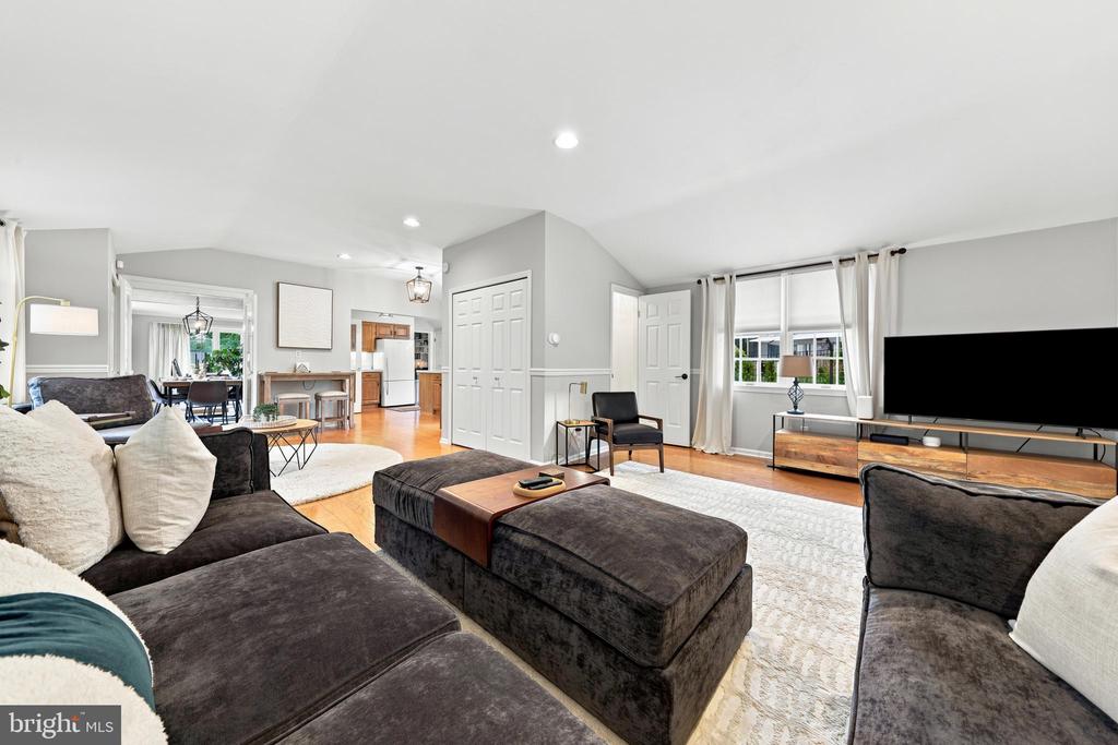 333 HUTCHINSON AVENUE