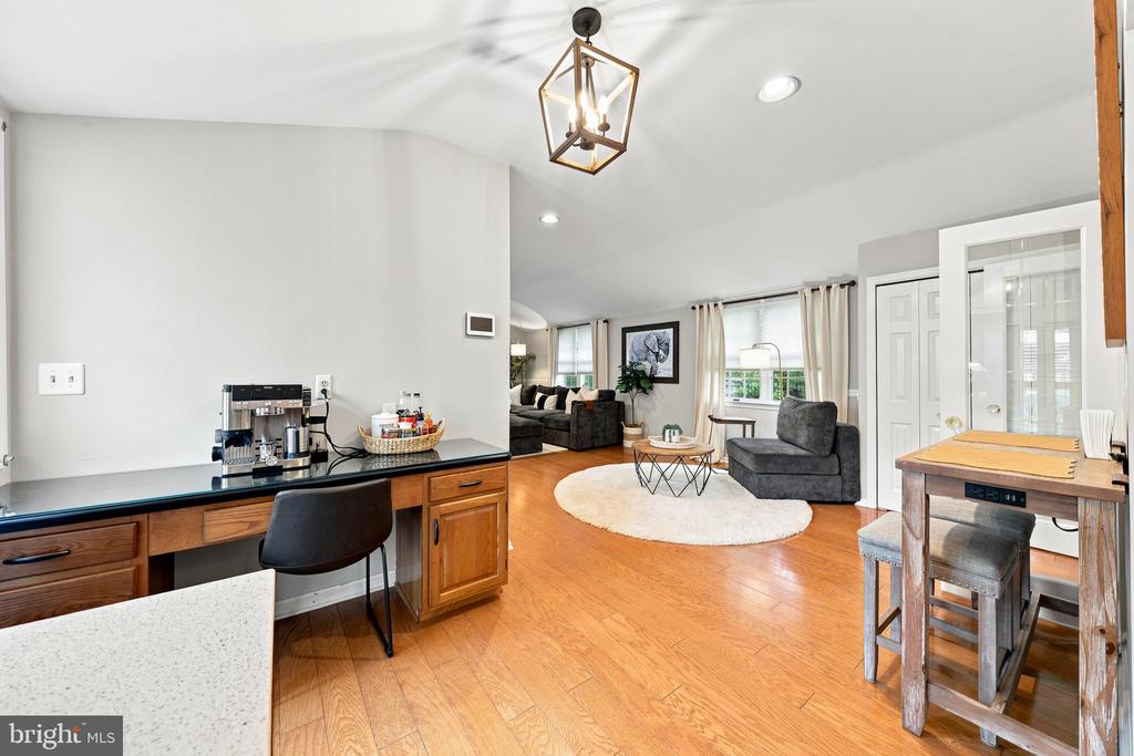 333 HUTCHINSON AVENUE