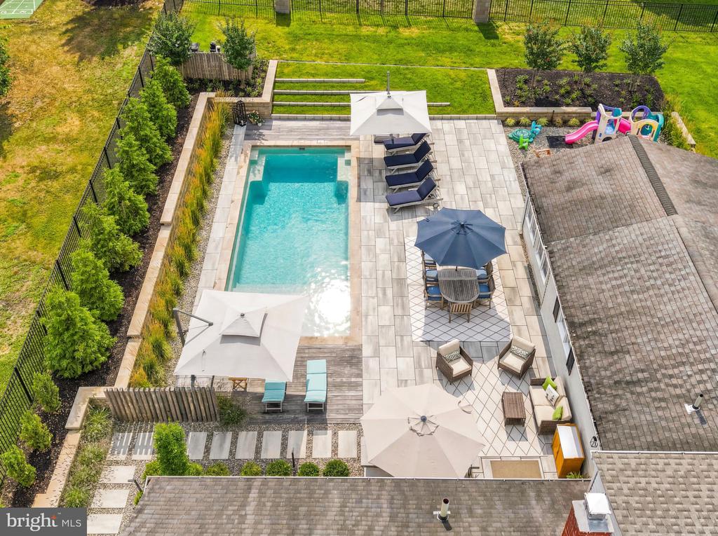 333 HUTCHINSON AVENUE