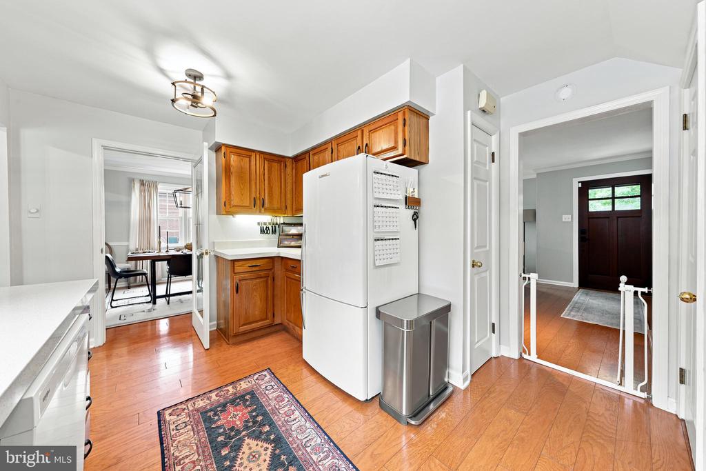 333 HUTCHINSON AVENUE