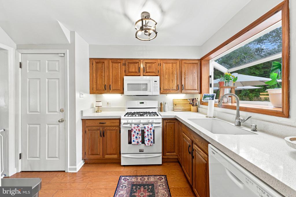 333 HUTCHINSON AVENUE