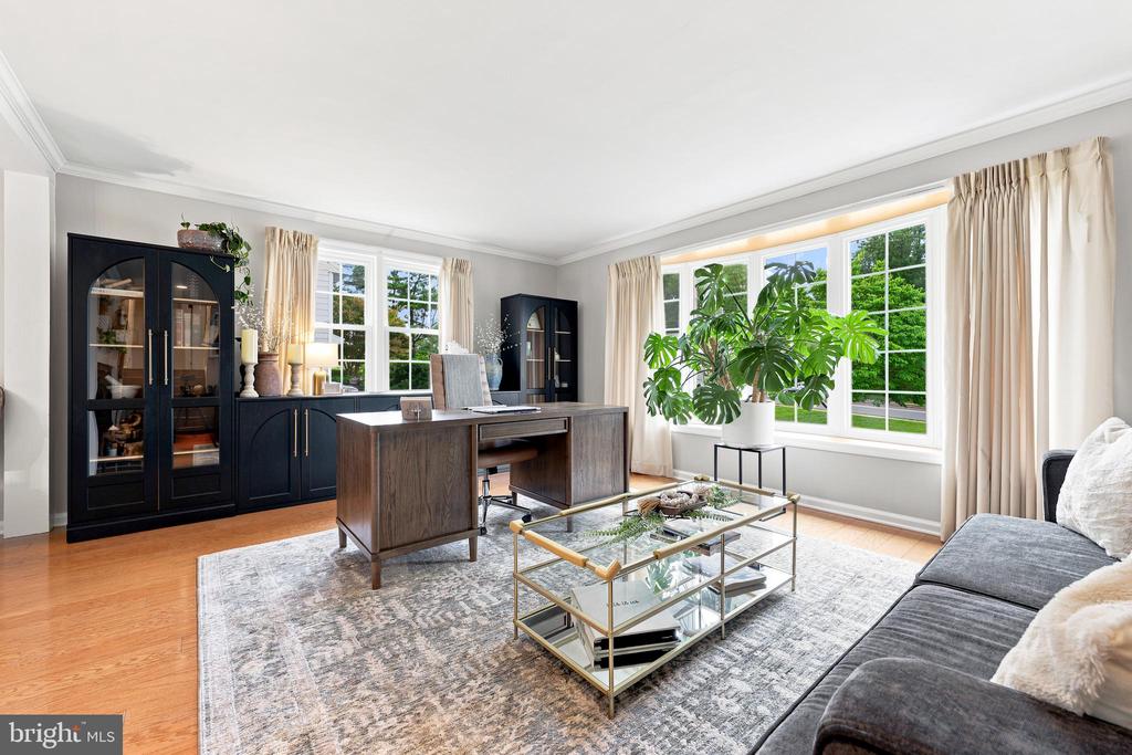 333 HUTCHINSON AVENUE