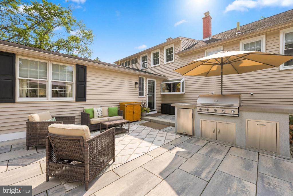 333 HUTCHINSON AVENUE