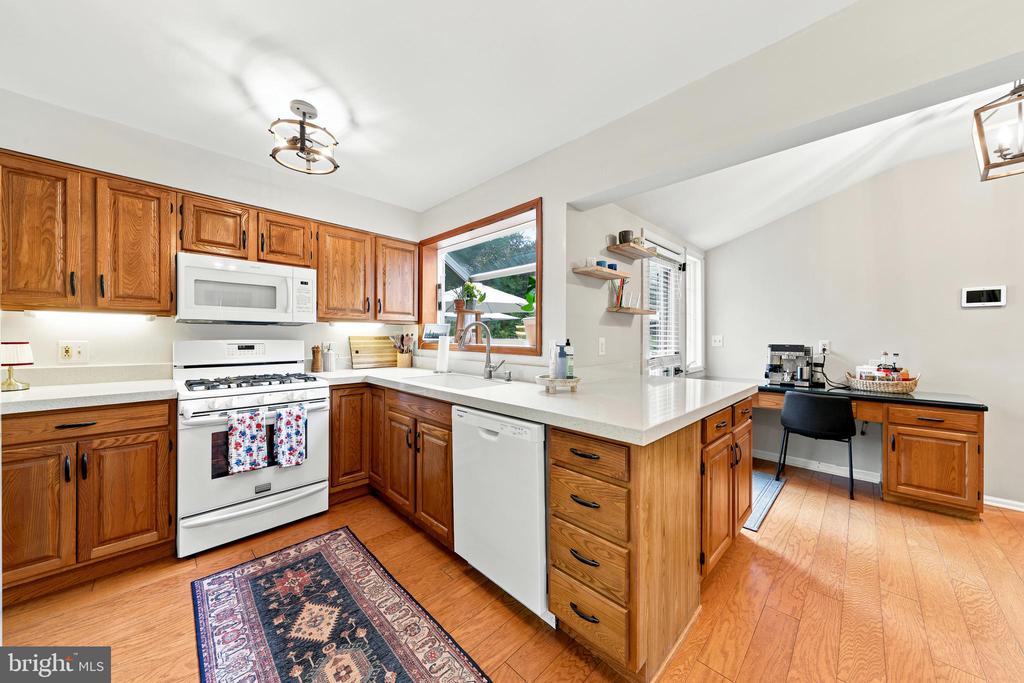 333 HUTCHINSON AVENUE
