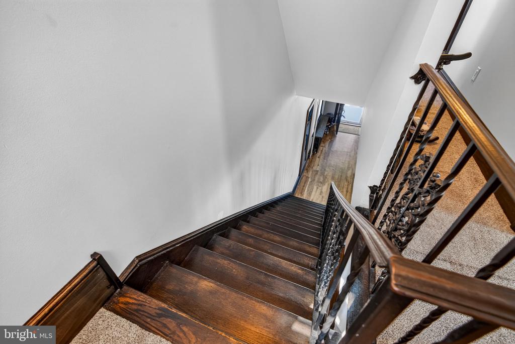 1 OAKVIEW AVENUE