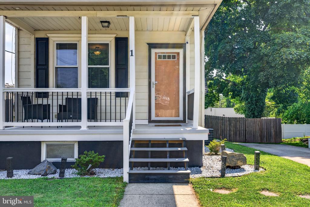 1 OAKVIEW AVENUE