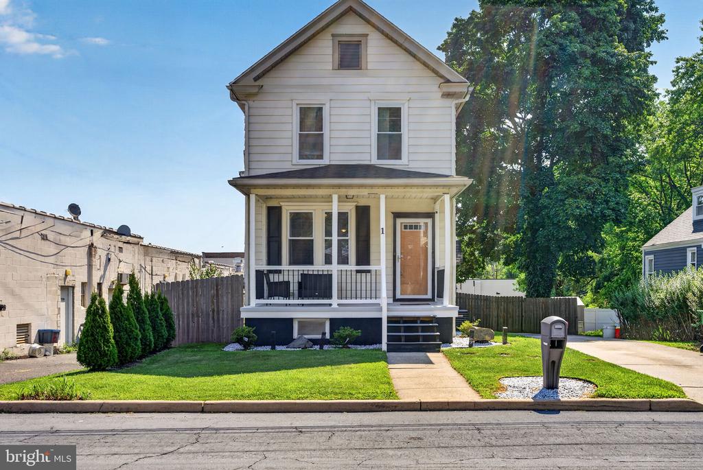 1 OAKVIEW AVENUE