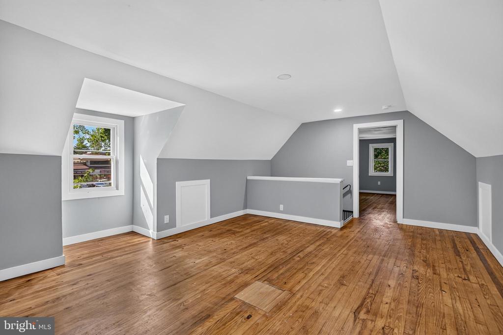 109 WHITE HORSE ROAD E