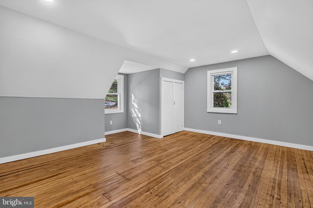 109 WHITE HORSE ROAD E