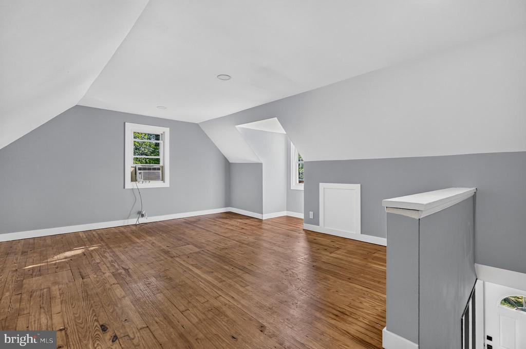 109 WHITE HORSE ROAD E