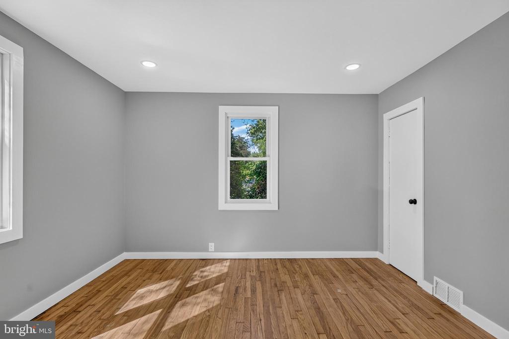 109 WHITE HORSE ROAD E